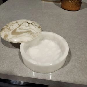 Volterra Hand Carved Alabaster Cream Marbled Swivel-Top Trinket Box By Ducceschi